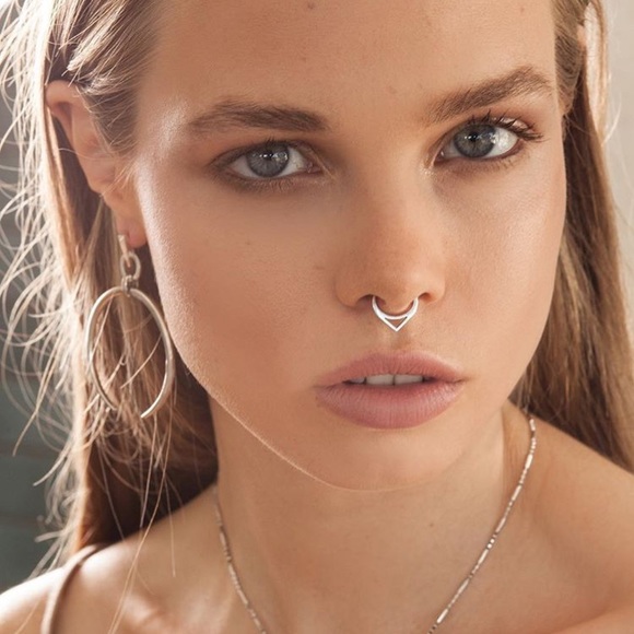 LUV AJ Ear Cuff - Picture 6 of 6